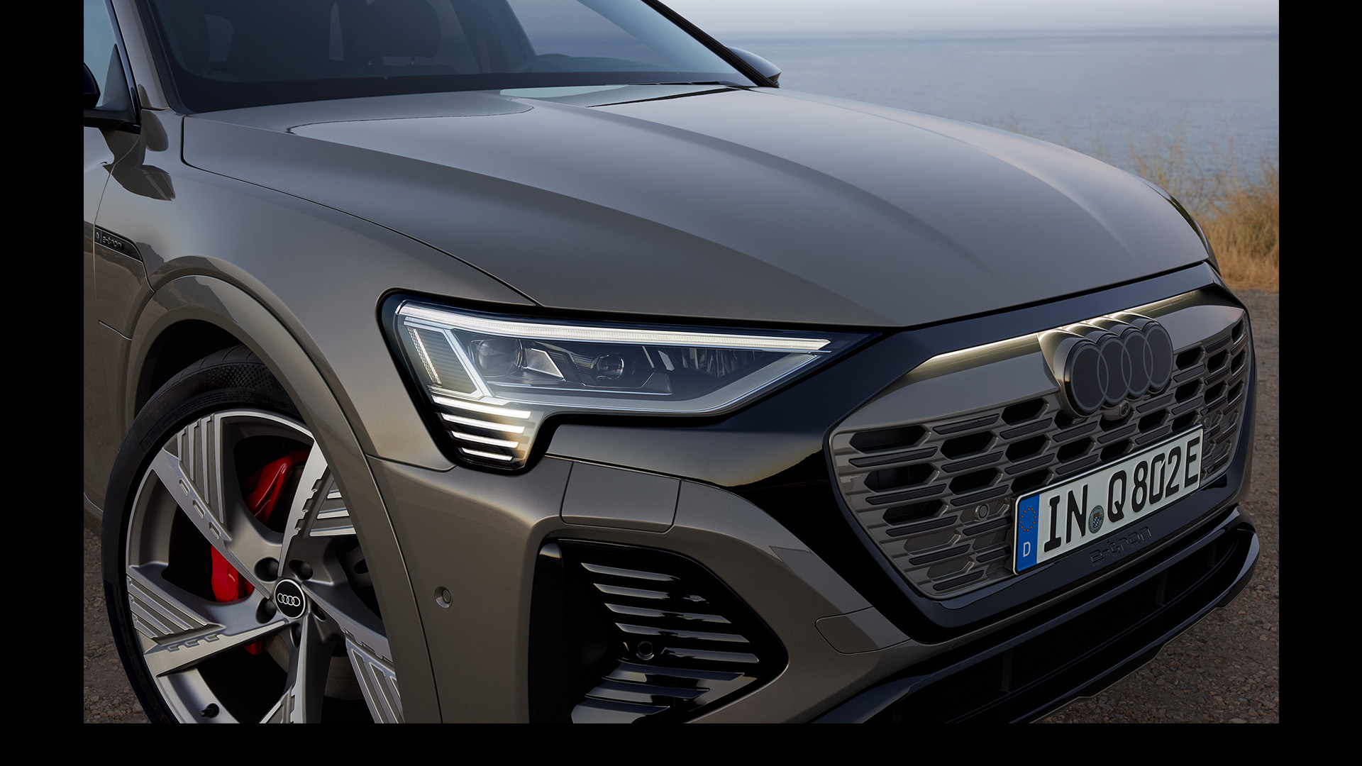Audi e-tron Sportback i zachodzące słońce